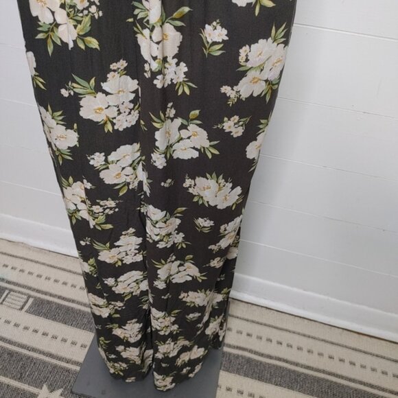 AEO Floral Printed Jumpsuit Size M - Picture 5 of 15